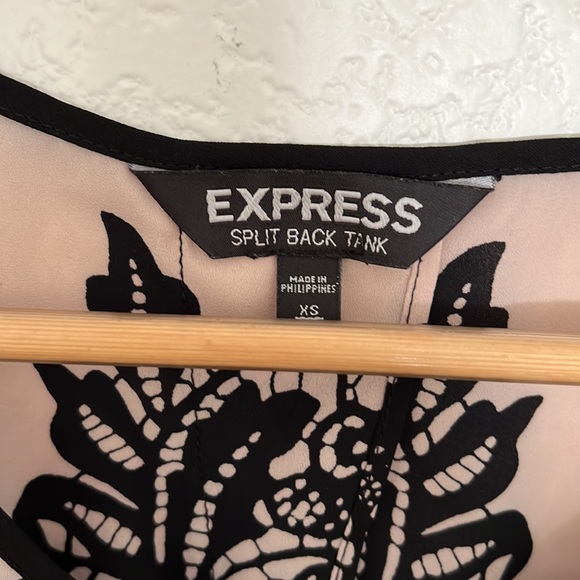 Express Split Back Tank - Picture 3 of 3